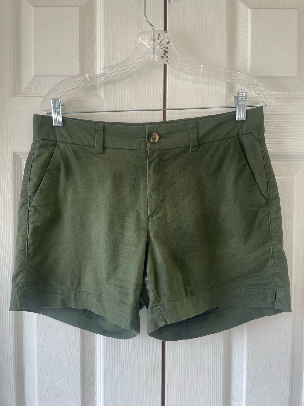 Old Navy Olive Mid-Rise Everyday Shorts Flat Front Chino Style | Size 6
